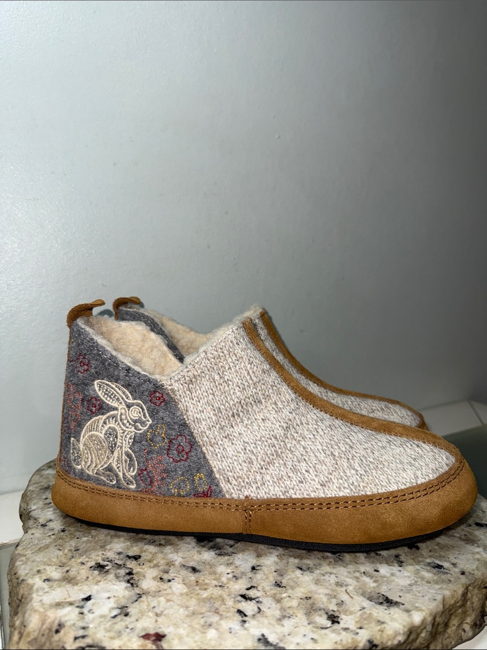 Acorn Forest Bootie Slippers Women’s Embroidered Rabbit Wool Blend Sz 6.5-7.5